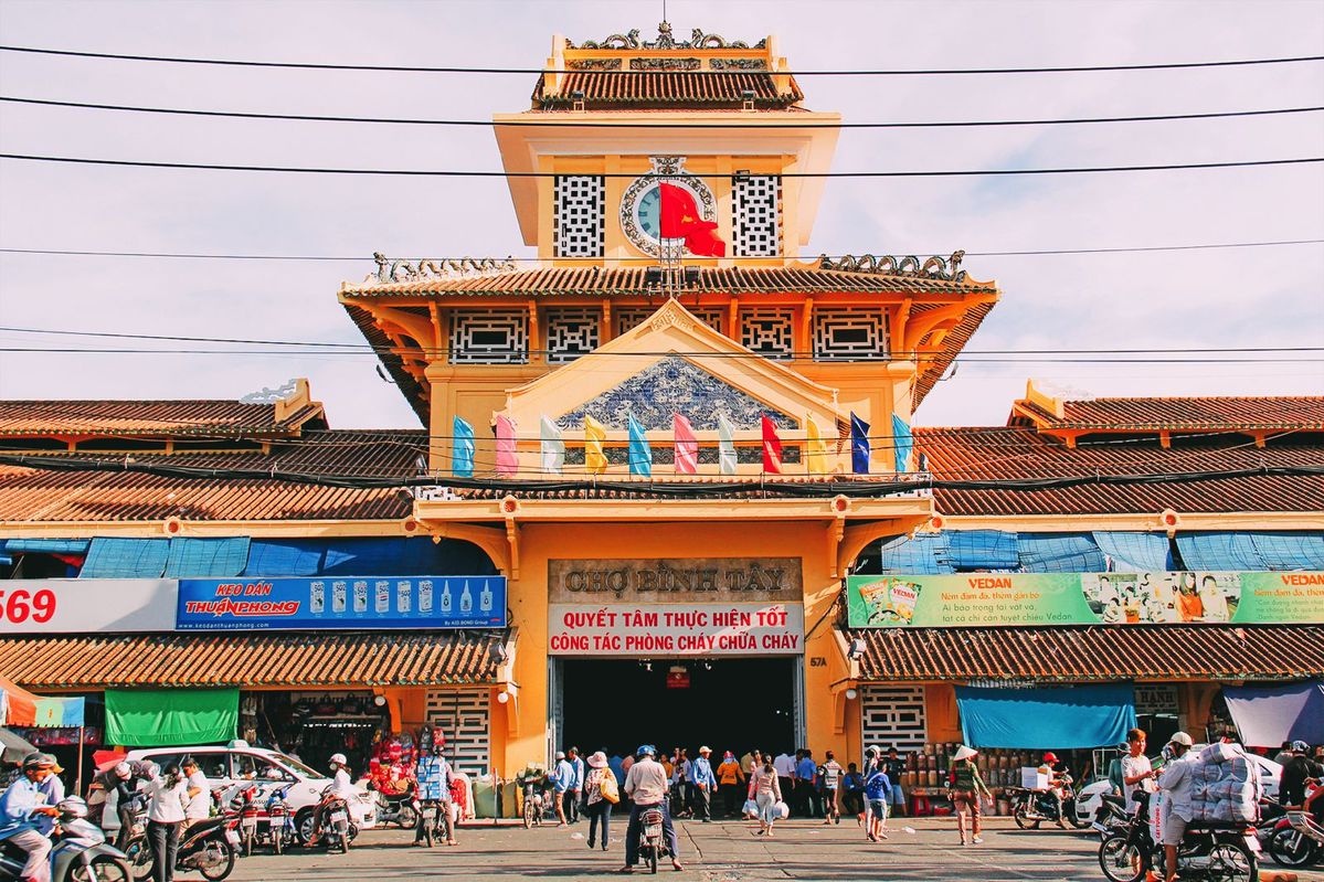 Ho Chi Minh City Private Day Tour from Mui Ne – Chinatown, Landmarks & Egg Coffee